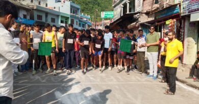 सतपुली में गांधी जयंती हाफ मैराथन: देवेश-अक्षरा ने मारी बाजी, युवा और वरिष्ठ प्रतिभागियों ने दिखाया जोश