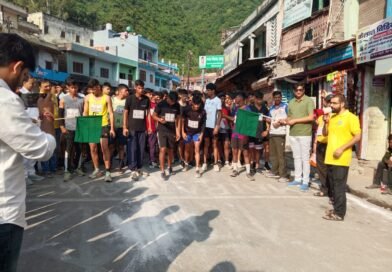 सतपुली में गांधी जयंती हाफ मैराथन: देवेश-अक्षरा ने मारी बाजी, युवा और वरिष्ठ प्रतिभागियों ने दिखाया जोश