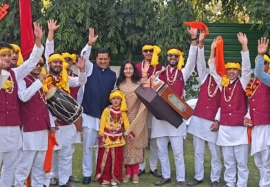 राठ पैठाणी की होल्यार टोली का दिल्ली में स्वागत, परंपरा और भावनाओं से सजी संध्या