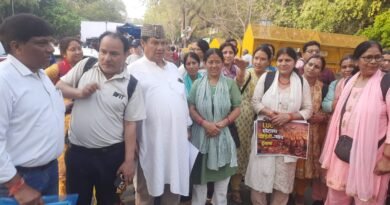 एलयूसीसी घोटाले पर दिल्ली जंतर मंतर पर गूंजी न्याय की आवाज, पूर्व मुख्यमंत्री हरीश रावत सहित कई नेताओं ने आंदोलनकारियों की आवाज बुलंद की