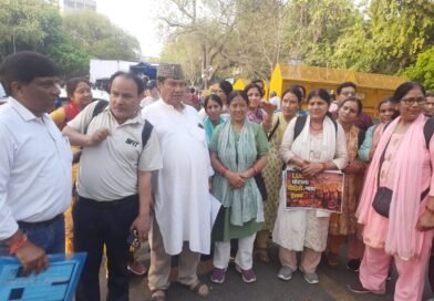 एलयूसीसी घोटाले पर दिल्ली जंतर मंतर पर गूंजी न्याय की आवाज, पूर्व मुख्यमंत्री हरीश रावत सहित कई नेताओं ने आंदोलनकारियों की आवाज बुलंद की