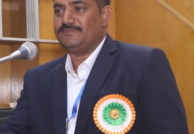 “शिक्षा और साहित्य को समर्पित जीवन: डॉ. अनिस बेग मिर्झा की सफलता की कहानी”