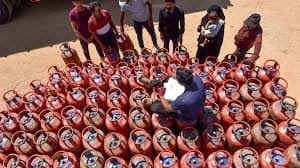 LPG को लेकर बड़ी खबर: क्या सच में खत्म हो रहा गैस सिलेंडर? सरकार ने दिया बड़ा अपडेट