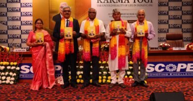 अभय कुमार सिंह की किताब ‘ए कर्मयोगी’ बनी चर्चा का केंद्र, स्कोप सभागार में हुआ शानदार विमोचन