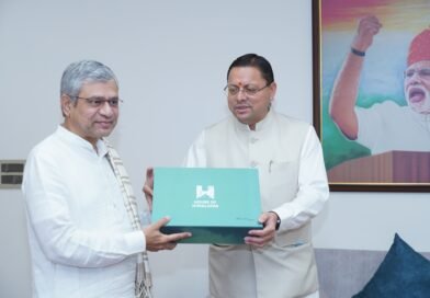 मुख्यमंत्री धामी  ने केंद्रीय रेल मंत्री अश्विनी वैष्णव से रेल परियोजनाओं एवं कनेक्टिविटी विस्तार पर की चर्चा*