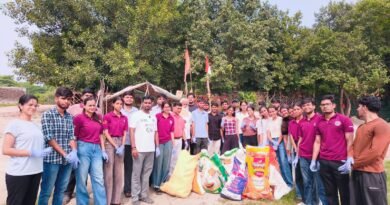युवाओं ने संभाली यमुना की सफाई की कमान, 120 किलो पॉलीथिन और कचरा घाट से हटाया