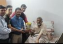 वरिष्ठ पत्रकार चारु तिवारी से मिला उत्तराखंड मीडिया संगठन, सहयोग राशि देकर जल्द स्वस्थ होने की कामना की