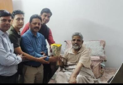 वरिष्ठ पत्रकार चारु तिवारी से मिला उत्तराखंड मीडिया संगठन, सहयोग राशि देकर जल्द स्वस्थ होने की कामना की
