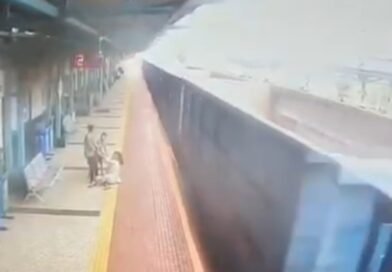 उरकुरा स्टेशन पर बच्चे की सजगता और स्टेशन मास्टर की तत्परता से बची महिला की जान
